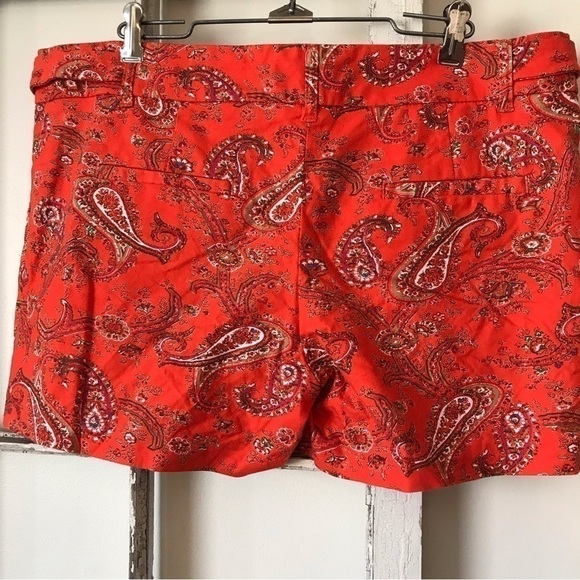 Willi Smith red paisley women’s shorts. Size 14. - Picture 2 of 5